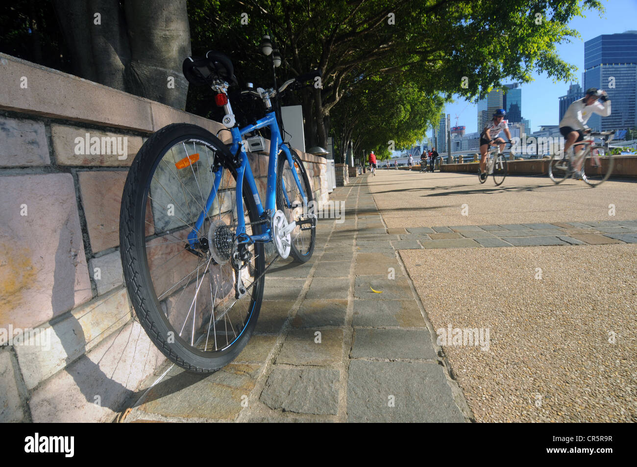 I ciclisti al South Bank, Brisbane, Queensland, Australia. No signor o PR Foto Stock