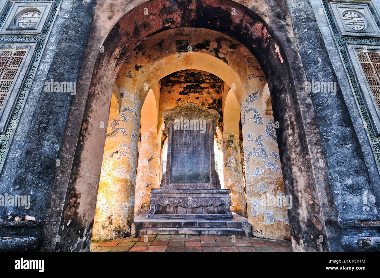 Imperatore della tomba, Lang Tu Duc Mausoleo, la tonalità, il Sito Patrimonio Mondiale dell'UNESCO, Vietnam del Nord, Vietnam, Asia sud-orientale, Asia Foto Stock