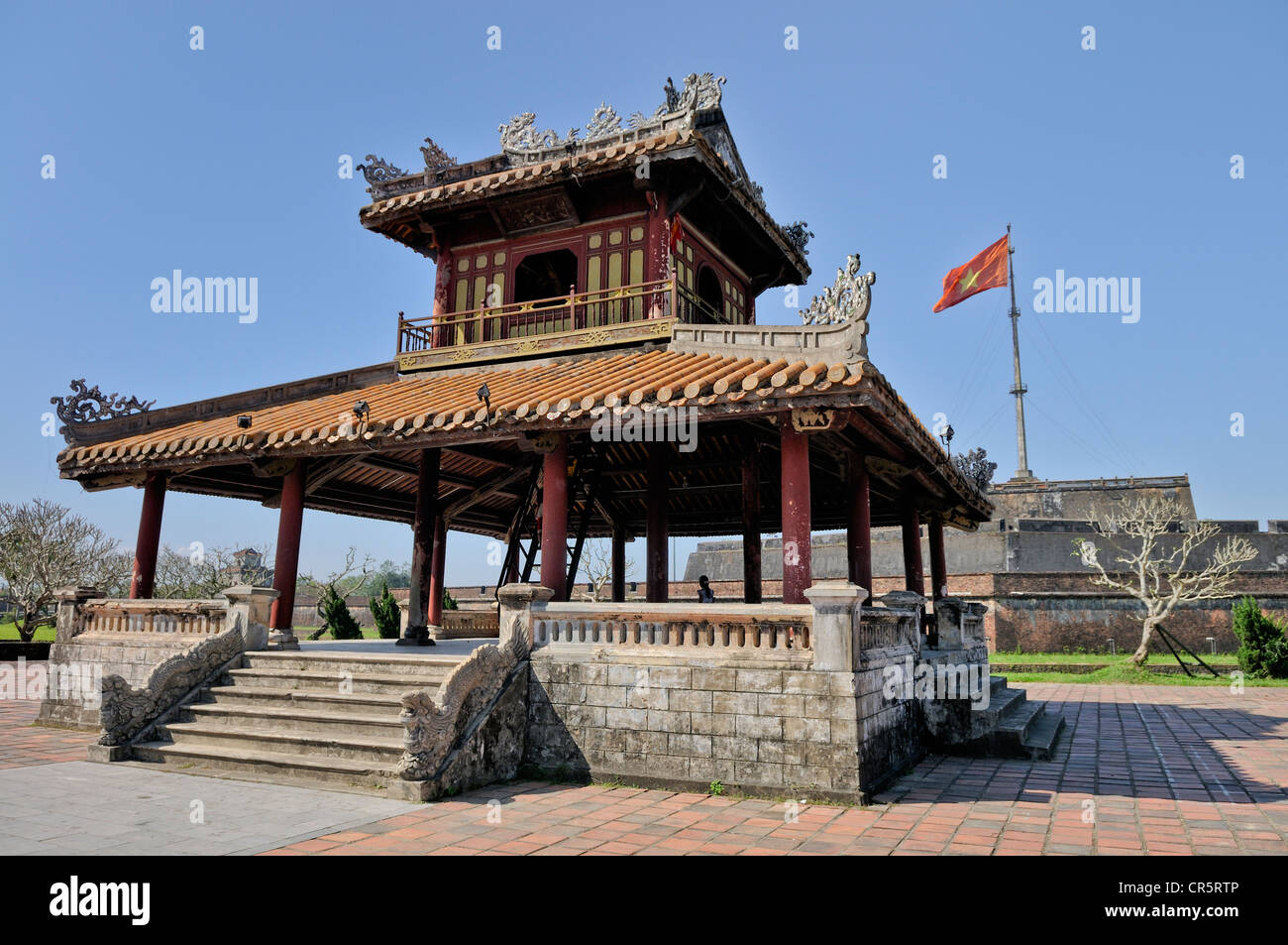 Il padiglione di fronte alla cittadella, Hoang Thanh Palazzo Imperiale, la Città Proibita, la tonalità, il Sito Patrimonio Mondiale dell'UNESCO, il Vietnam Asia Foto Stock