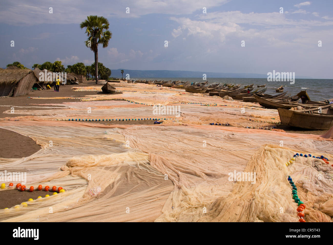 Barche da pesca sulle rive del lago Albert, fisher villaggio di Butiaba, Nord Uganda, Africa Foto Stock