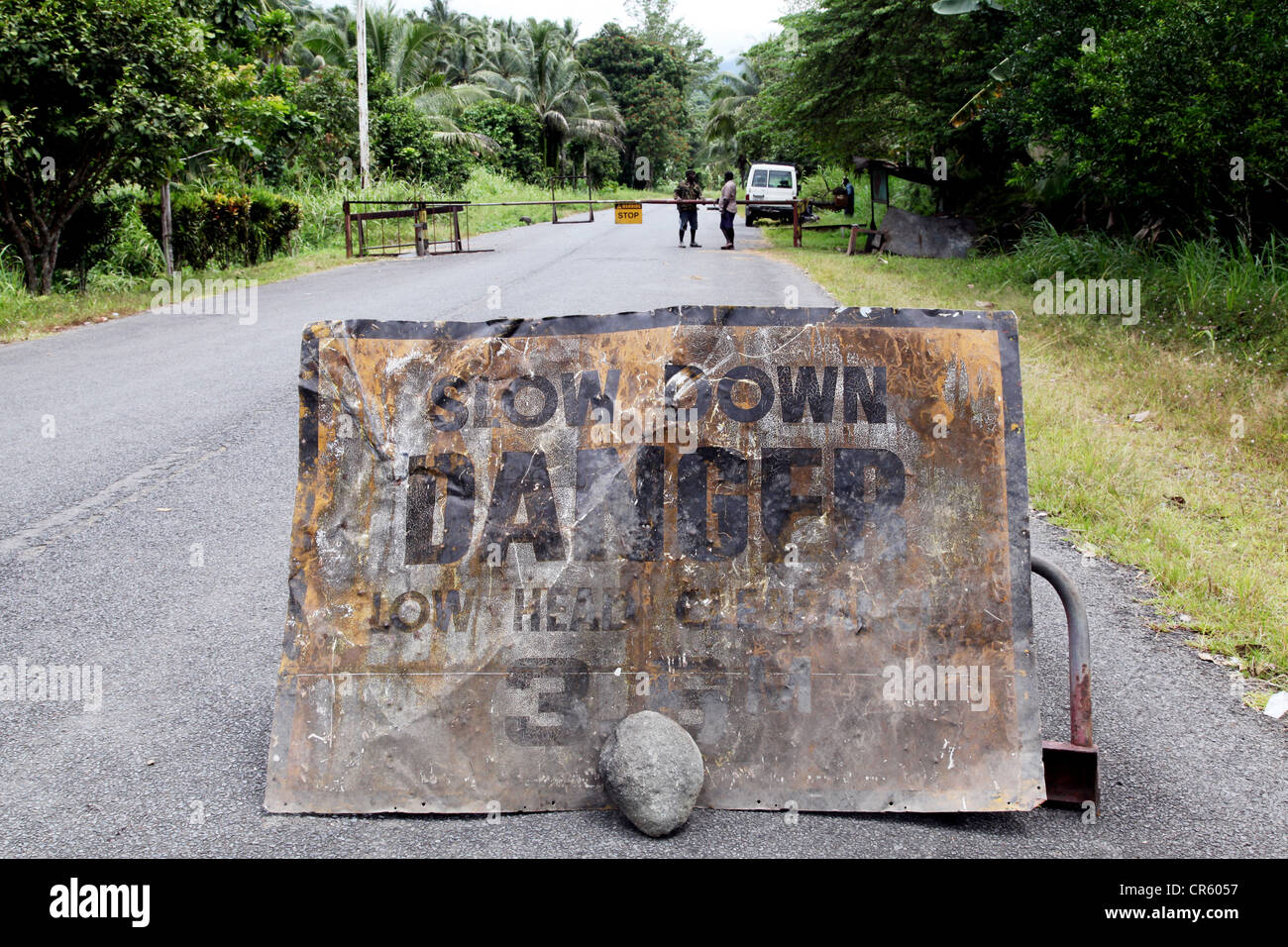 Blocco stradale sulla strada a Panguna miniera di rame sull'isola della regione autonoma di Bougainville, PNG Foto Stock