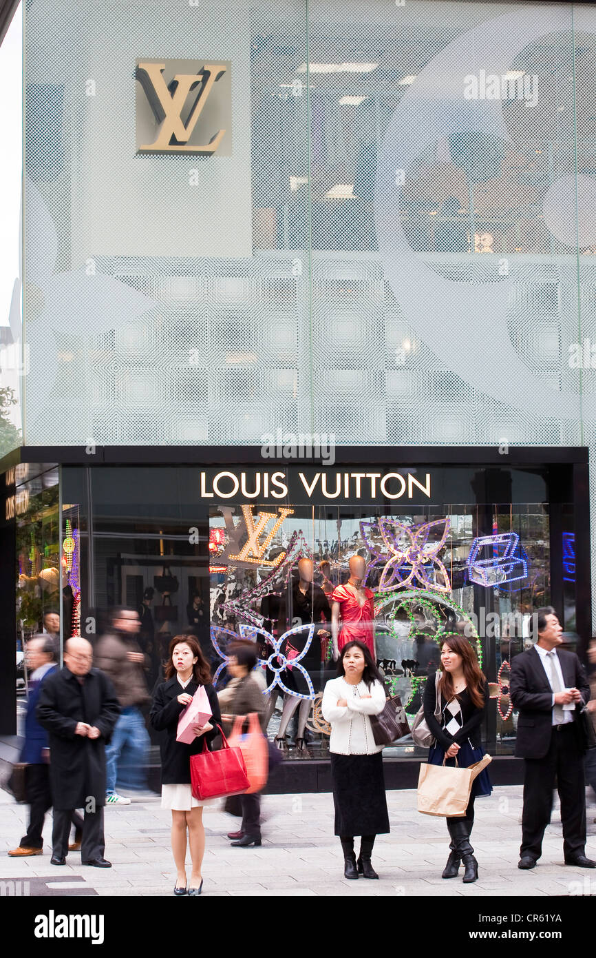 Giappone, isola di Honshu, Tokyo, Ginza Chuo Dori, Francese lussuoso cuoio shop Louis Vuitton, al di fuori di design realizzato da Jun Aoki Foto Stock