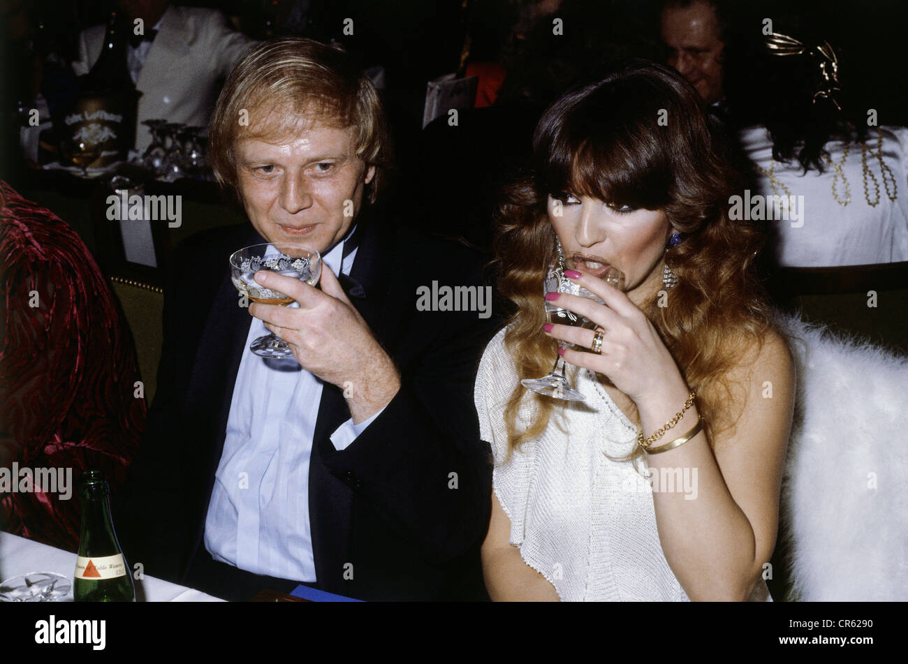 Petersen, Wolfgang, * 14.3.1941, direttore tedesco, mezza lunghezza, con moglie Maria, Deutscher Filmball, Hotel Bayerischer Hof, Monaco di Baviera, 1983, Foto Stock