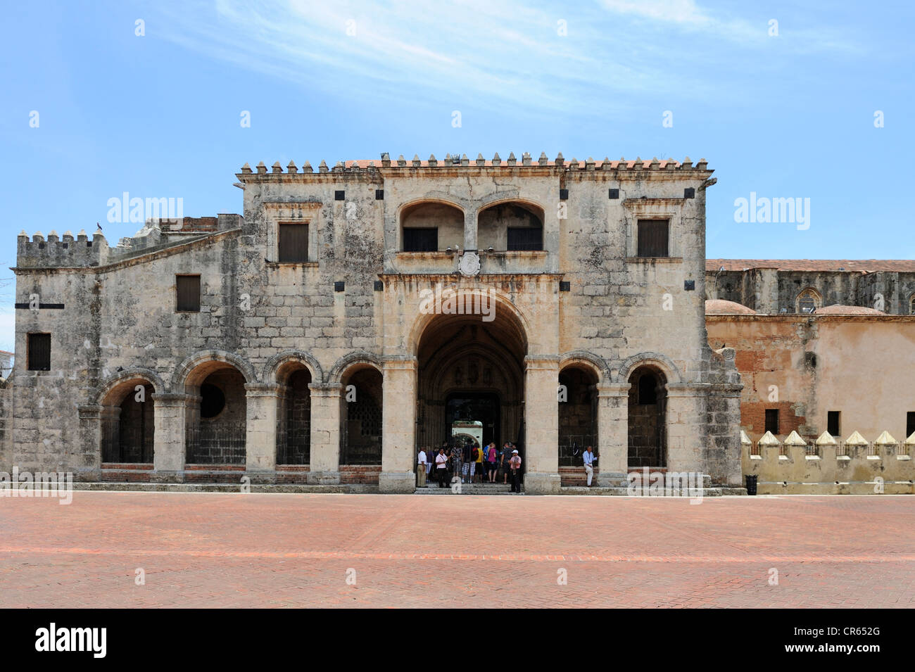 Plaza Colon con la Cattedrale di Santa Maria la Menor, la più antica cattedrale del Nuovo Mondo, 1532, Santo Domingo Foto Stock