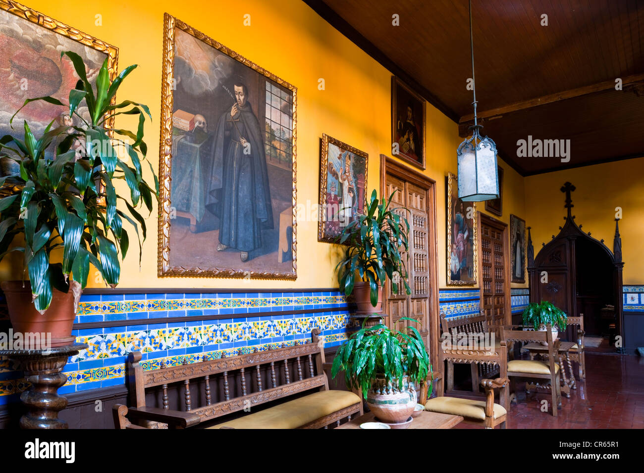 Il Perù, Lima, Allaiga la casa di arte barocca collector, patio e dipinti della scuola di Cuzco Foto Stock