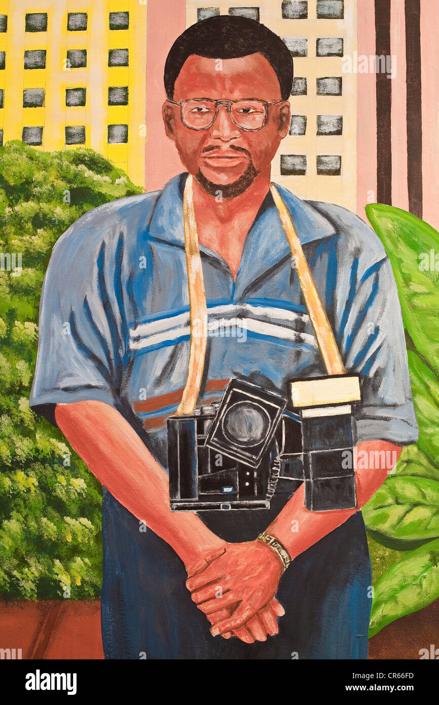 Sud Africa, provincia di Gauteng, Johannesburg, Museo Africa, Museo Fotografico, parete dipinta raffigurante un fotografo Foto Stock
