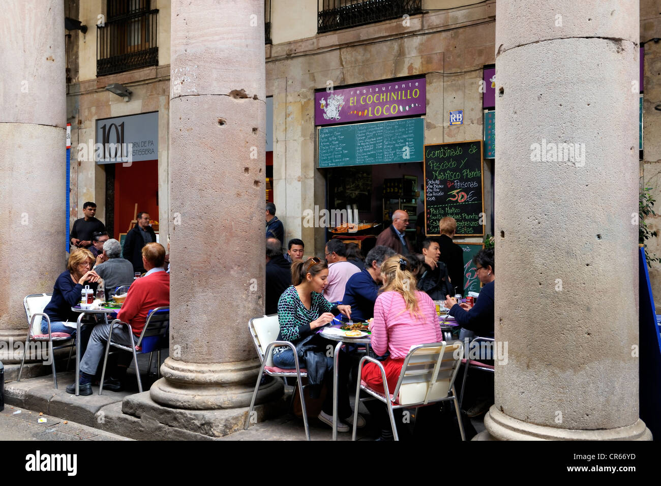 In Spagna, in Catalogna, Barcellona, La Rambla, il Mercato di Boqueria, terrazza ristorante Foto Stock