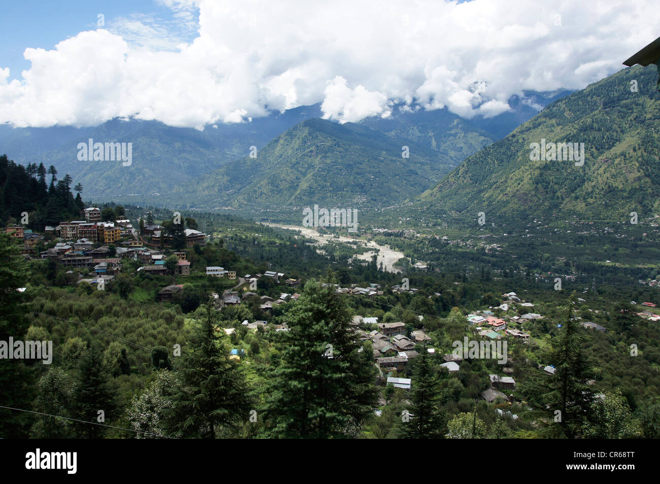 Nagger, kullu valley con il fiume beas, Himachal Pradesh, India Foto Stock