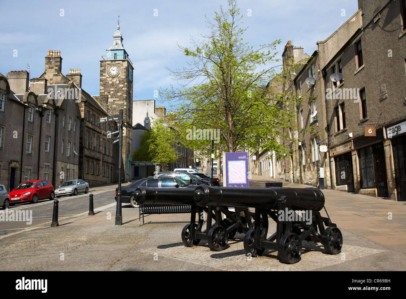 I cannoni al fondo di Broad Street nel centro storico della città vecchia di Stirling Scozia Scotland Regno Unito Foto Stock