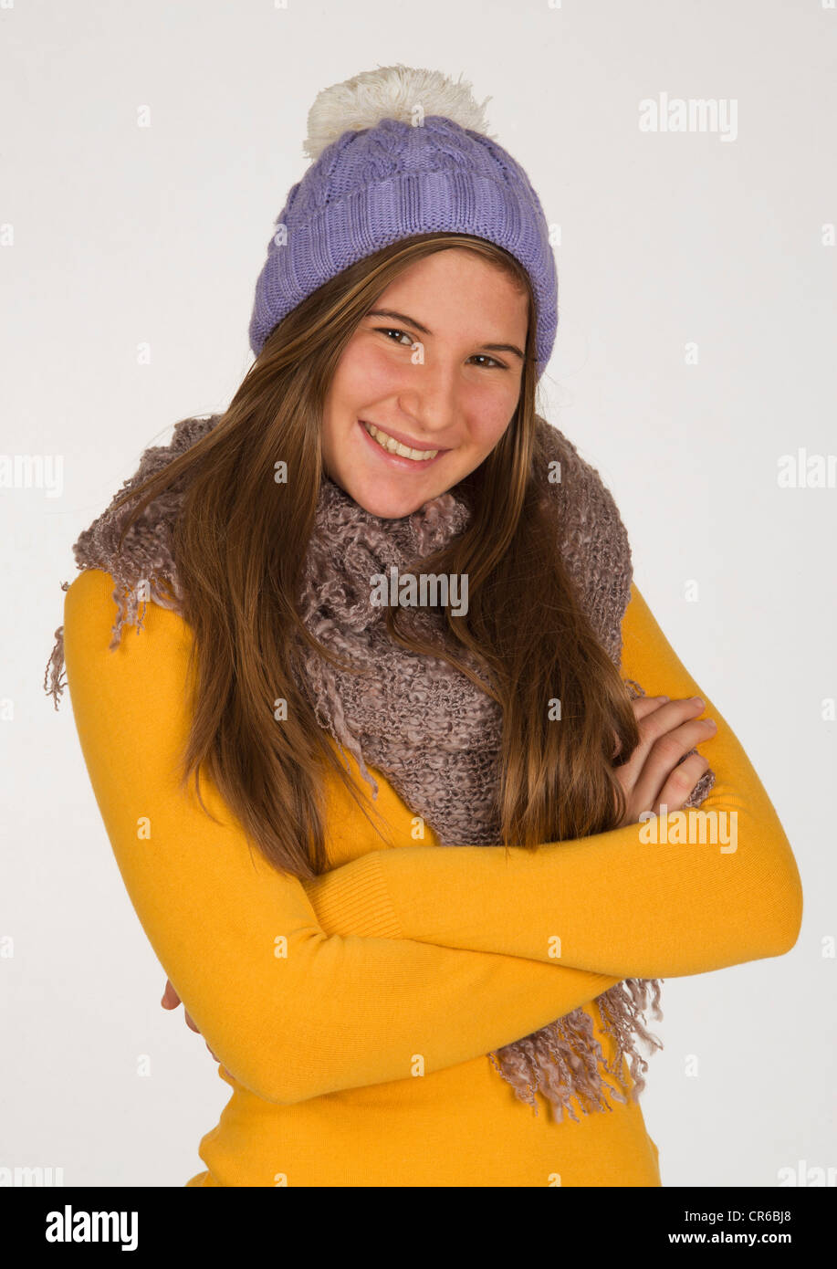 Ragazza adolescente contro uno sfondo bianco, sorridente, ritratto Foto Stock