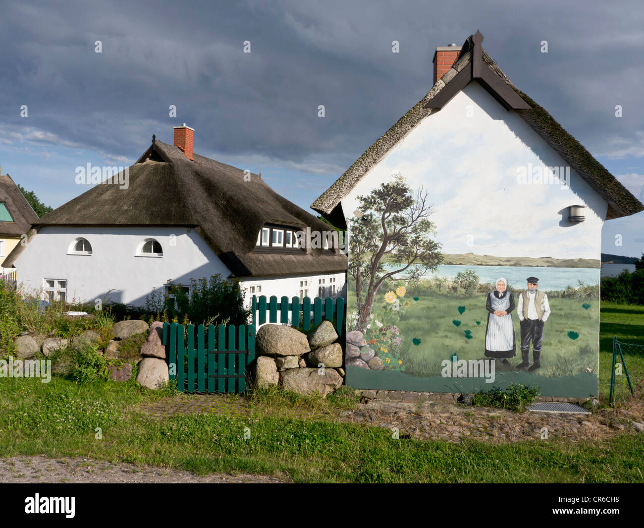 Germania, Isola di Ruegen, Monchgut, vista di casa dipinta Foto Stock