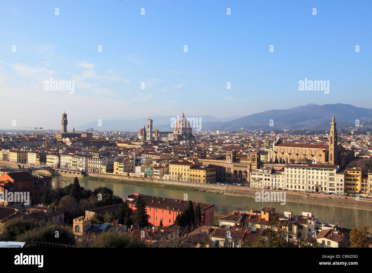 Il fiume Arno e la città di Firenze Foto Stock