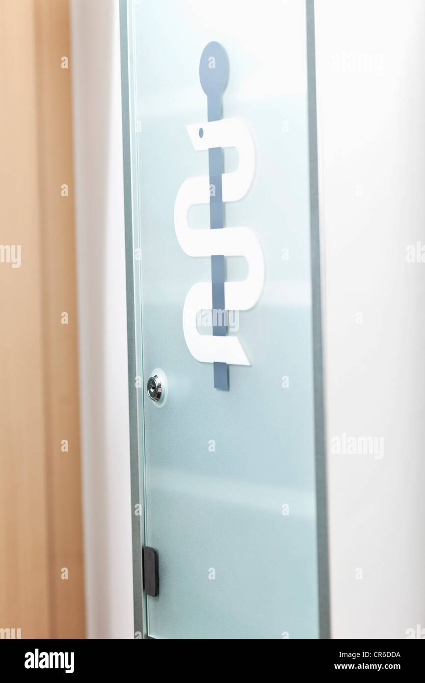 In Germania, in Baviera, Armadietto dei medicinali nella stanza da bagno Foto Stock