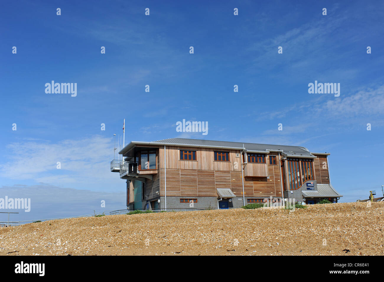 Costruito recentemente RNLI scialuppa di salvataggio casa a Shoreham Porto West Sussex Regno Unito Foto Stock