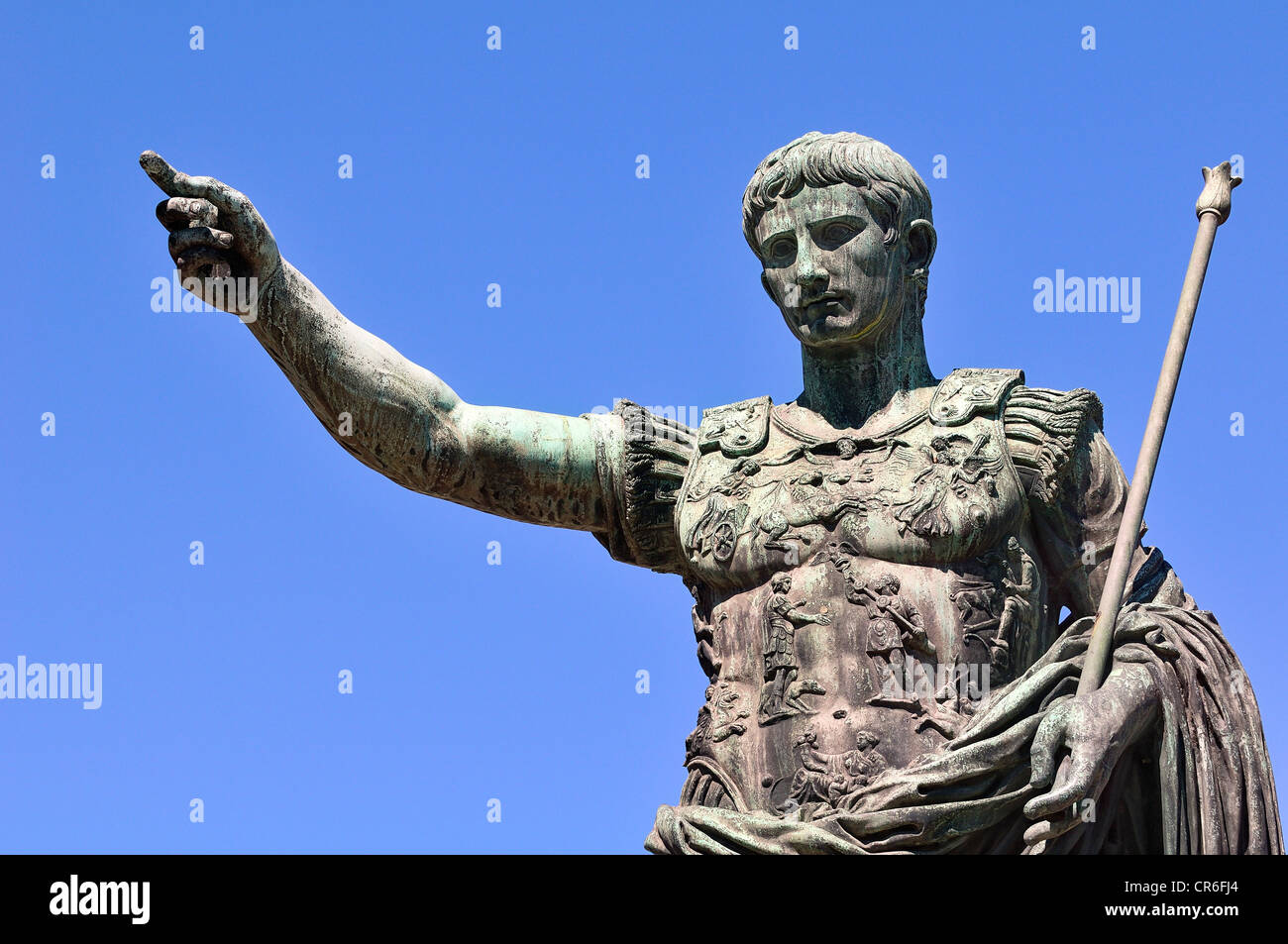 L'imperatore Augusto, statua in bronzo, Via dei Fori Imperiali di Roma, Lazio, l'Italia, Europa Foto Stock