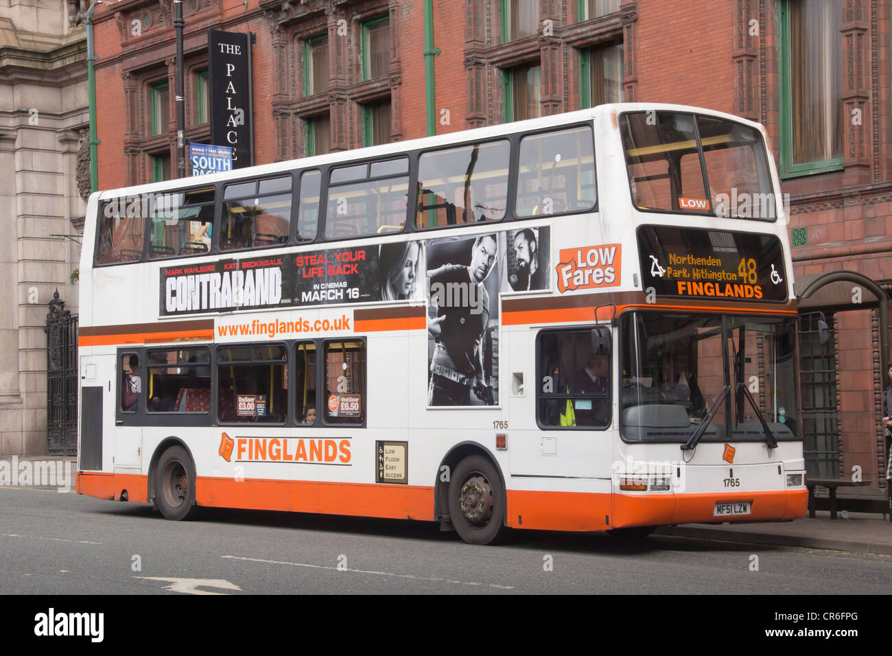 Volvo bus su Manchester GMPTE route 48, operando mediante Finglands lasciando Manchester City Centre di Oxford Road. Foto Stock