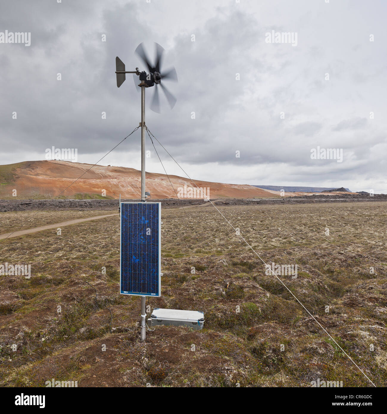 Energia solare ed eolica powered strumentazione per il monitoraggio di attività sismica vicino al Krafla Power Station, Islanda Foto Stock