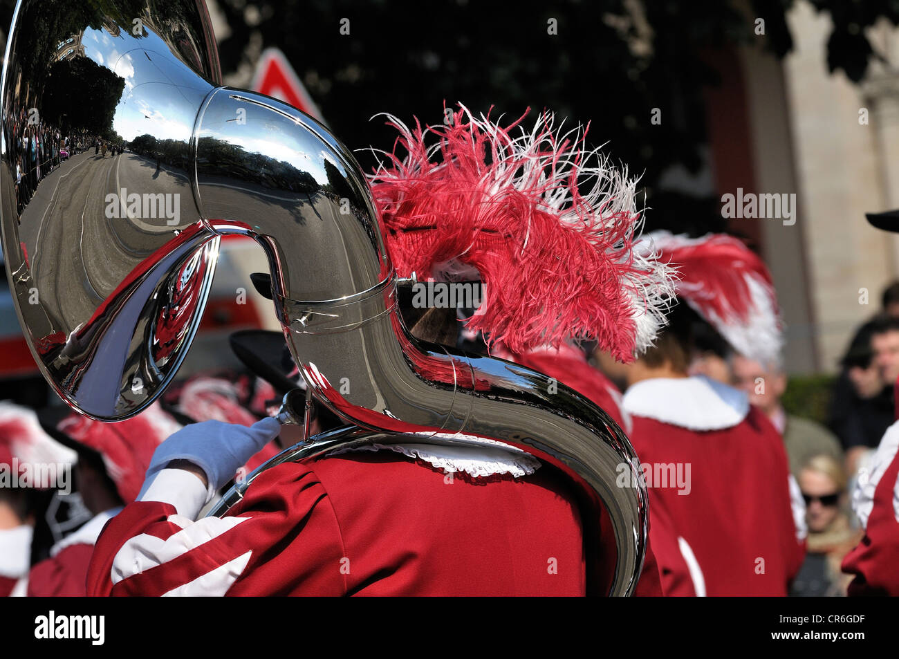 Fanfaren- und Spielmannszug Altenstadt Marching Band, Assia, Costume tradizionale e i fucilieri's Parade, apertura della Foto Stock