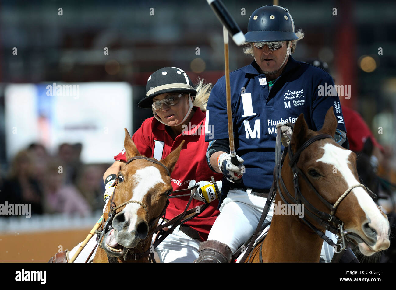 Barbara Huber, sinistra, Air Berlin Polo Team, Joe Reinhardt, diritto, Team Flughafen Muenchen Polo, Airport Arena Polo Evento 2010 Foto Stock