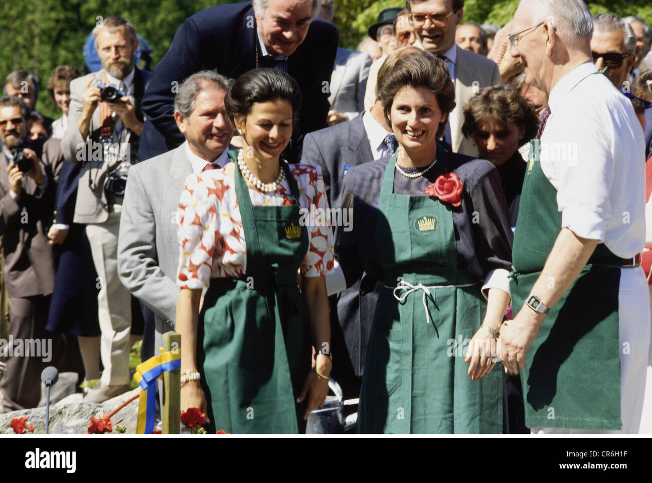 Bernadotte, Lennart Count, 8.5.1909 - 21.12.2004, nobiluomo svedese, 80th compleanno, con la regina Silvia di Svezia e la moglie Contessa Sonja, isola di Mainau, 8.5.1989, , Foto Stock