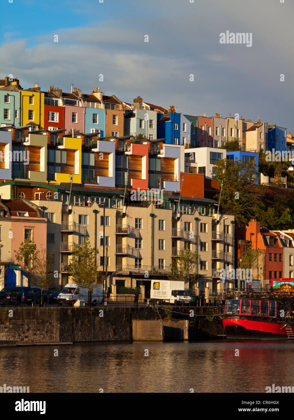 Appartamenti e monolocali vicino al porto di Bristol nel centro città Inghilterra Regno Unito un'area che è stato ristrutturato e ora è sistemazione Foto Stock
