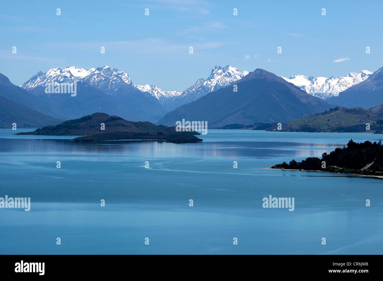 La gamma della montagna e lago di Wakatipu tra Queentown e Glenorchy, Otago, Isola del Sud, Nuova Zelanda Foto Stock