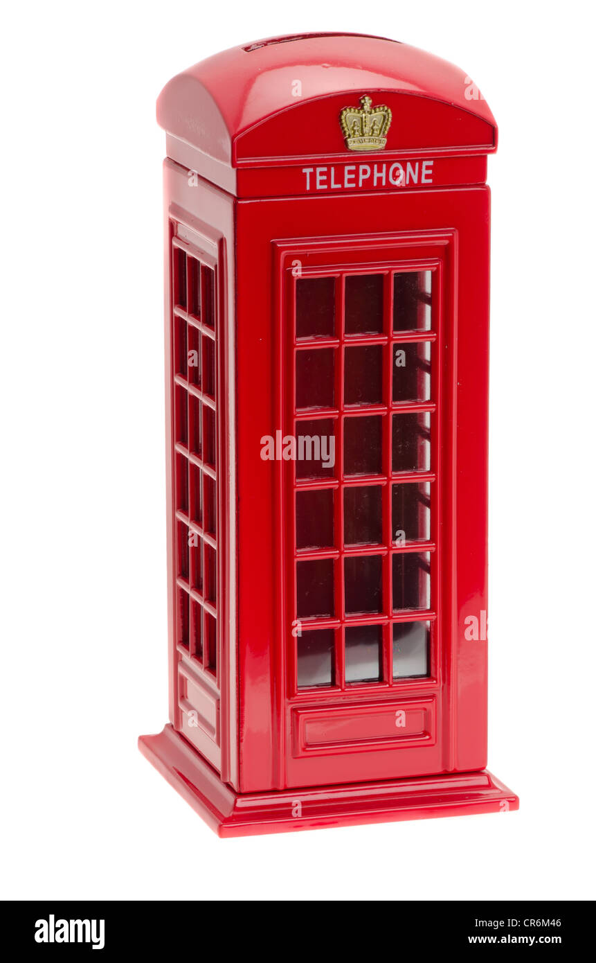Un vecchio stile e tipicamente inglese telefono rosso box - studio shot. Foto Stock