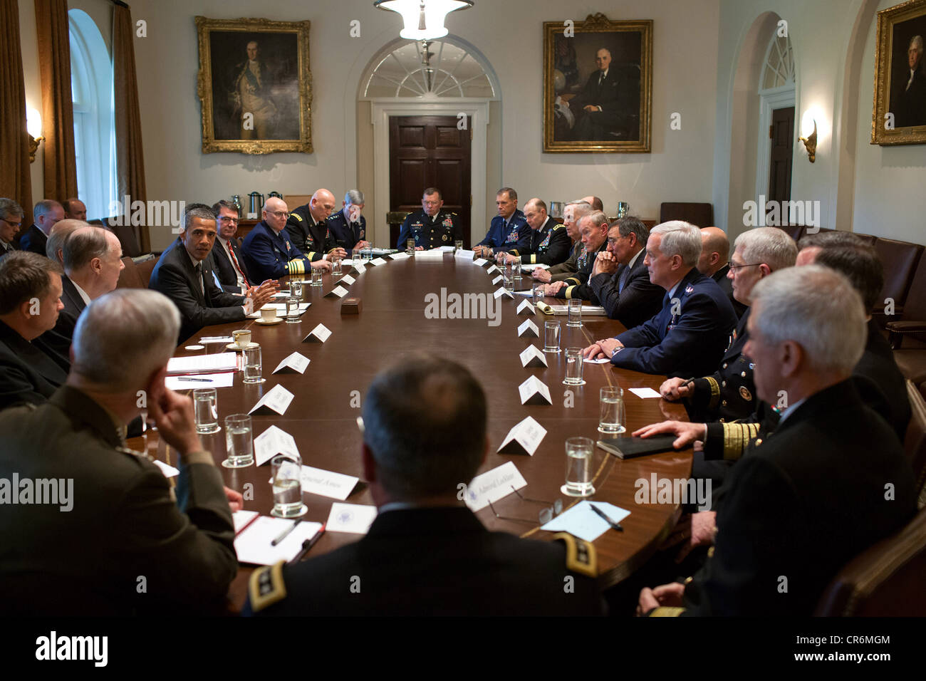 Il Presidente Usa Barack Obama e il Vice Presidente Joe Biden incontrare con i Comandanti di combattente e senior leadership militare nel Cabinet Room della casa bianca 15 Maggio 2012 a Washington, DC Foto Stock