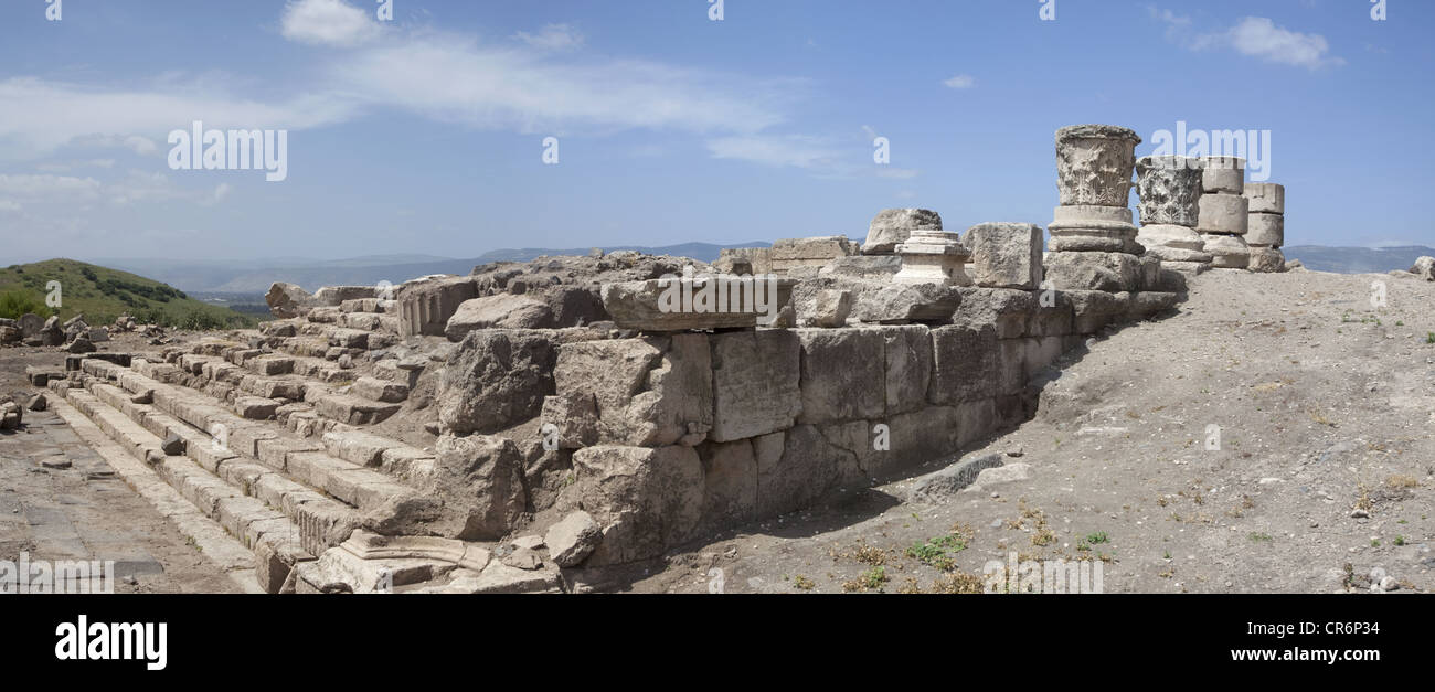 Vista panoramica del romano Tempio corinzio rovine presso la Omrit Historic Site, Israele Foto Stock
