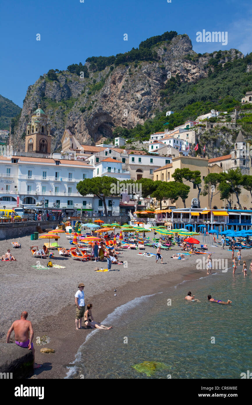 La Gente Sulla Spiaggia Di Amalfi Sito Patrimonio Mondiale