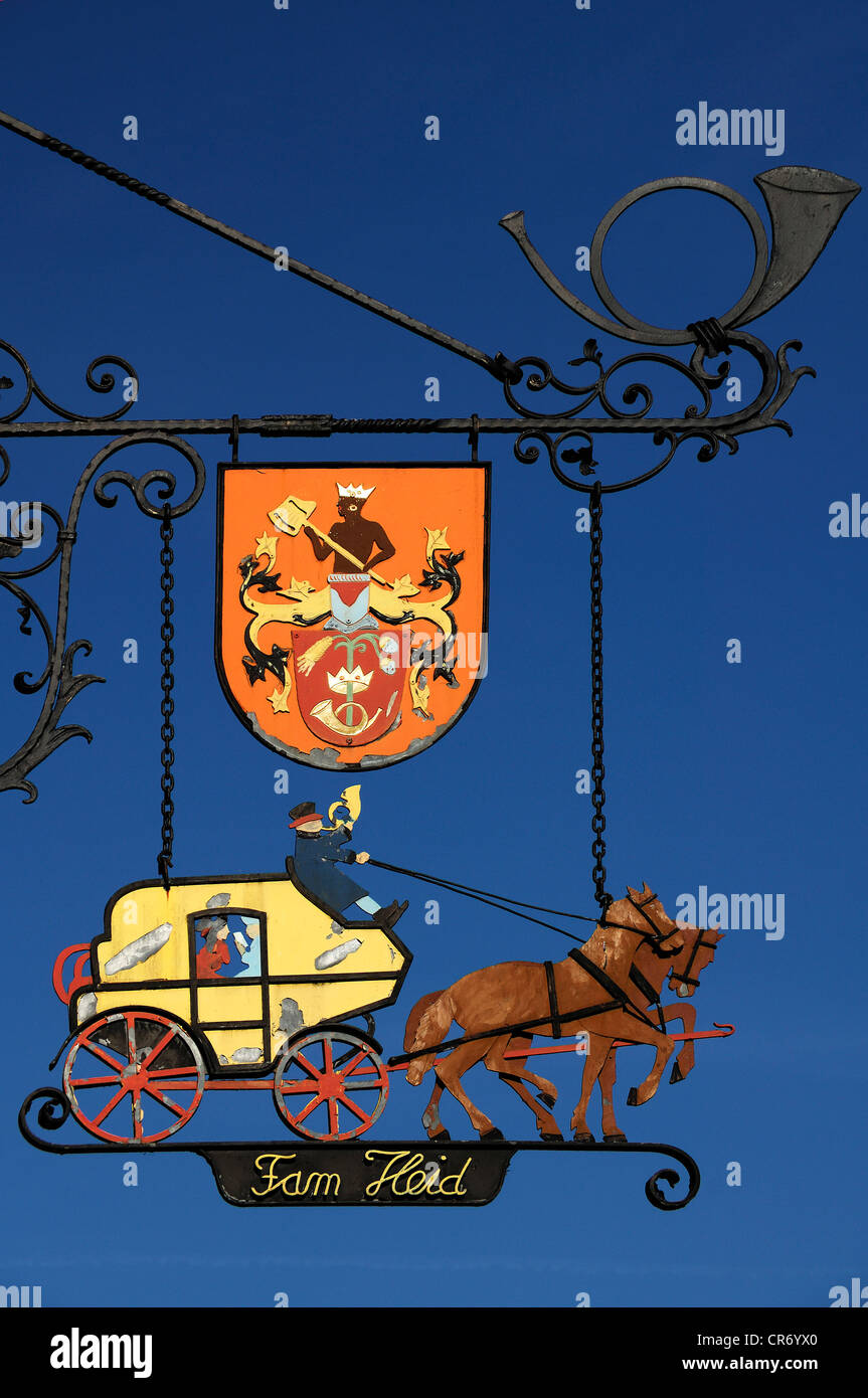 Cartello pubblicitario da appendere 'Gasthof zur Post' inn, Egloffstein, Alta Franconia, Baviera, Germania, Europa Foto Stock