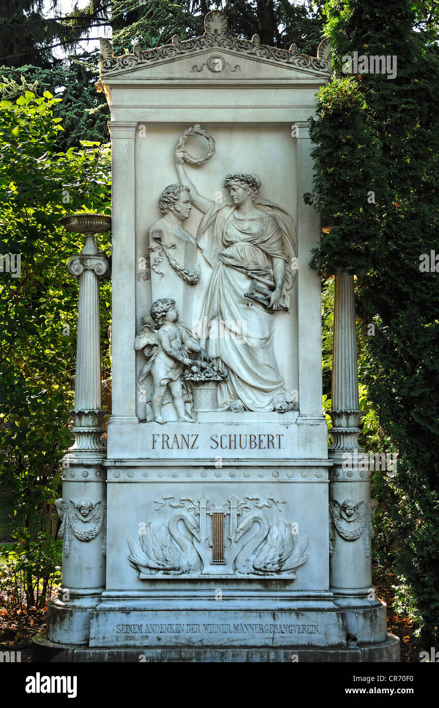 Tomba di Franz Peter Schubert, il compositore austriaco, 1797-1828, Zentralfriedhof, Cimitero centrale, Gate 2, Simmeringer Hauptstrasse Foto Stock