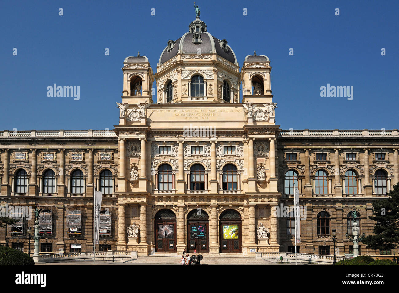 Sezione centrale con il Duomo, il Museo di Storia Naturale, aperto nel 1889, Maria-Theresien-Platz, Vienna, Austria, Europa Foto Stock
