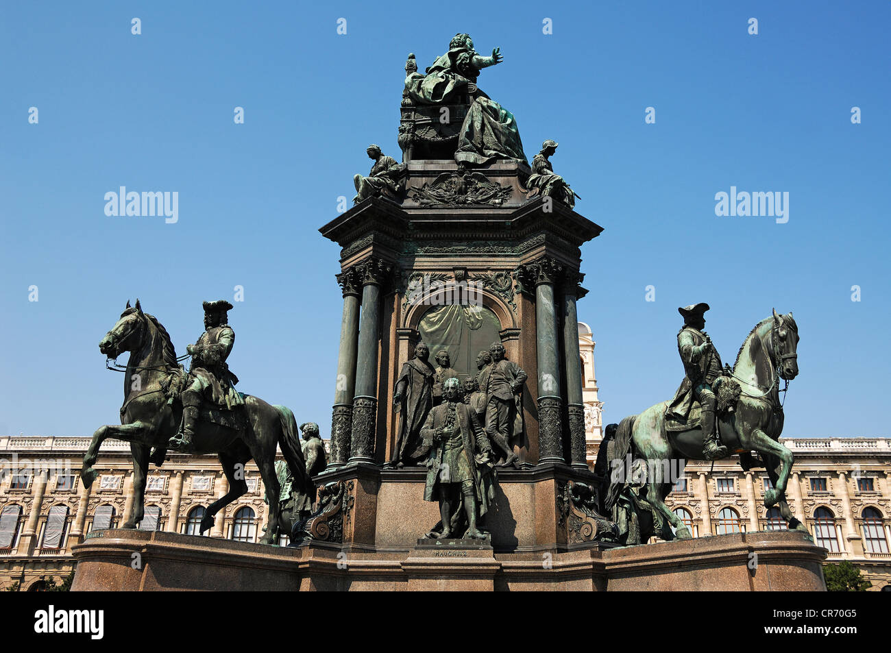 Monumento di Maria Theresia, Museo di Storia Naturale Presso il retro, Maria-Theresien-Platz, Vienna, Austria, Europa Foto Stock