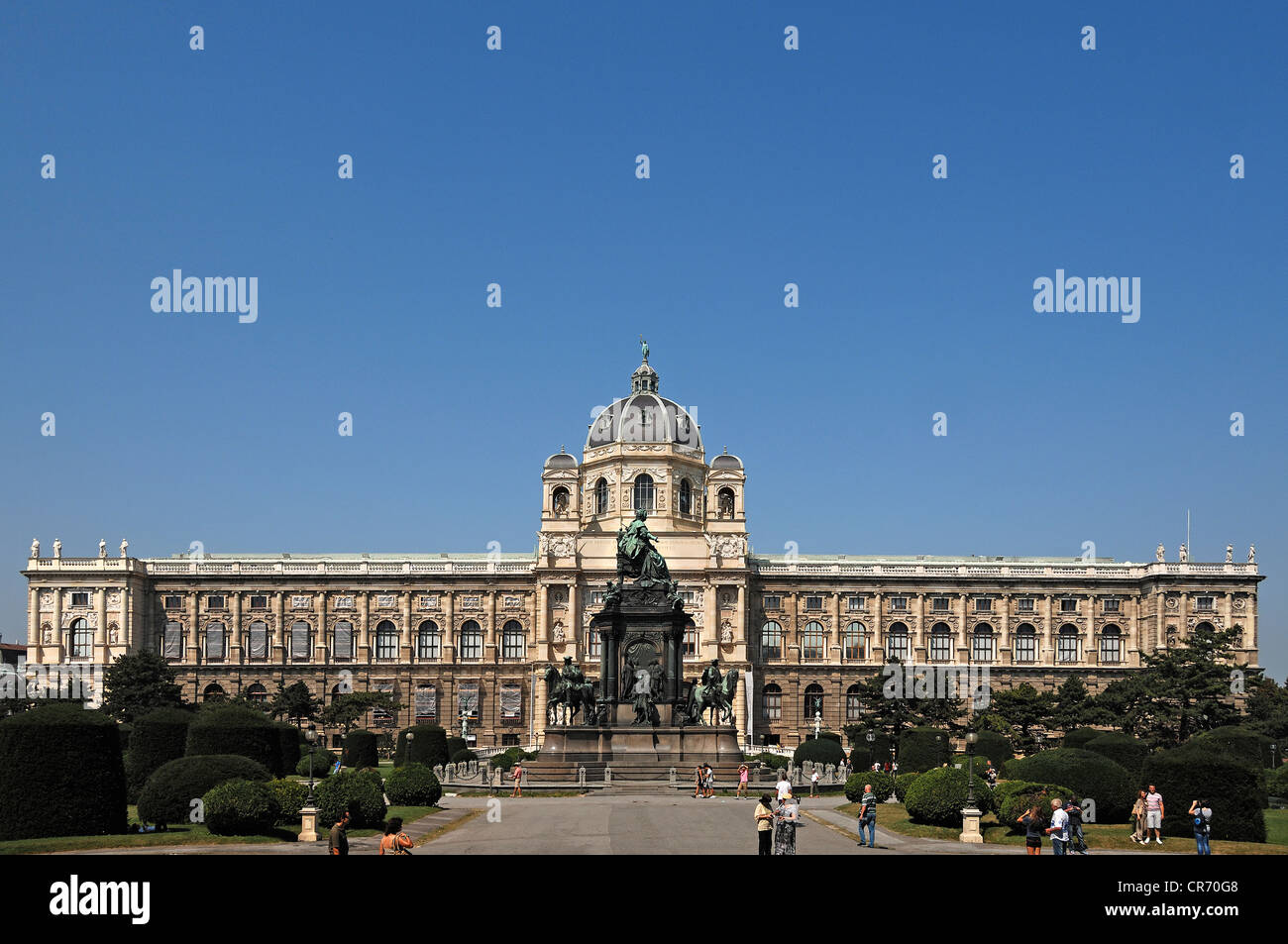 Museo di Storia Naturale, aperto nel 1889, il Monumento di Maria Theresia in primo piano, Maria-Theresien-Platz, Vienna Foto Stock