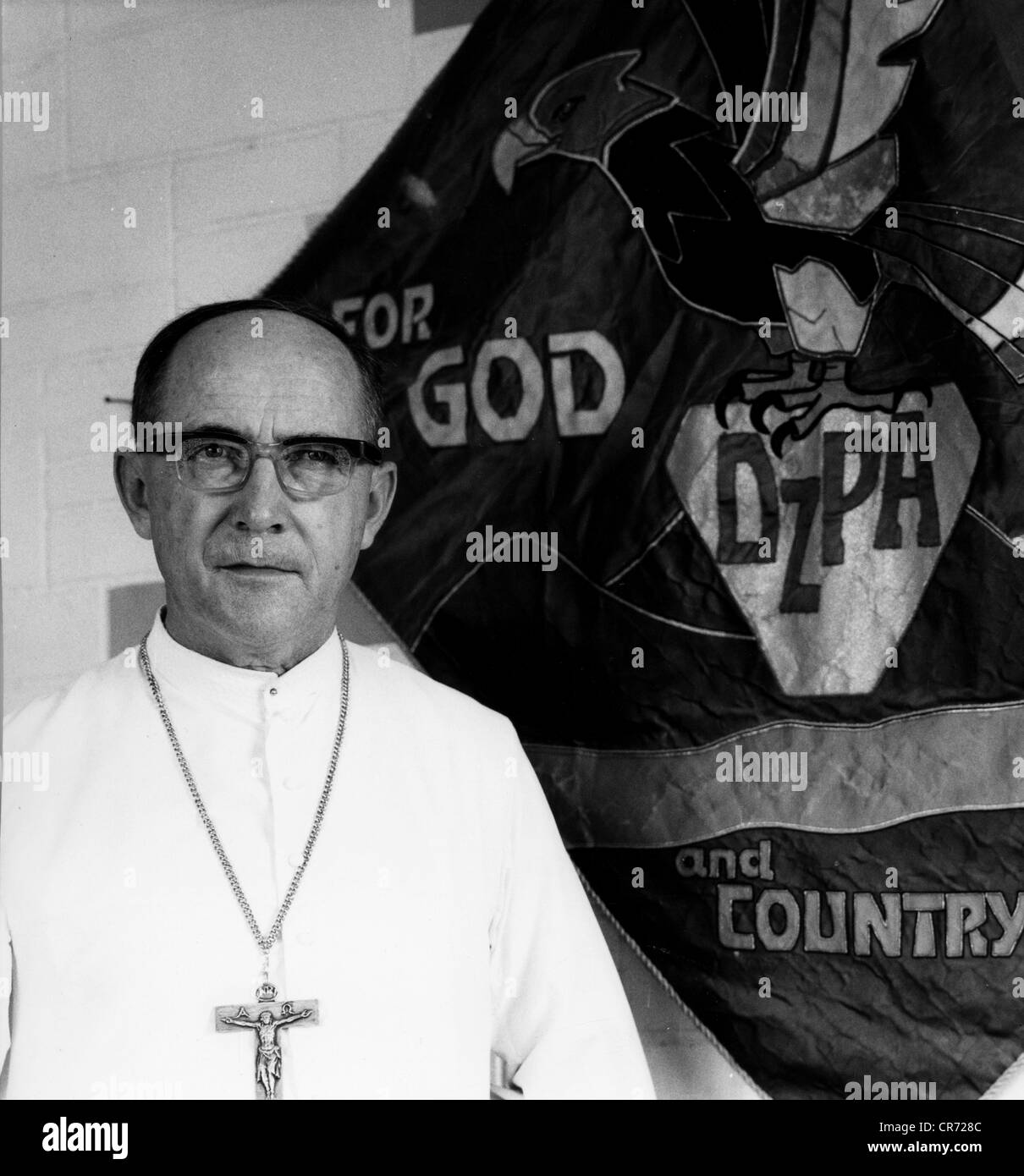 Etspueler, Odilo (otto), 1912 - 1995, vescovo cattolico a metà lunghezza, Bangued, Luzon, Filippine, 1972, Foto Stock