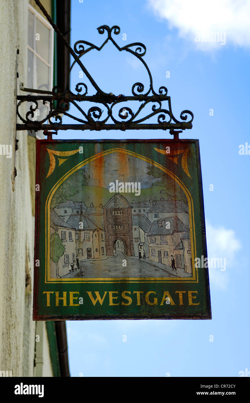 'L'Westgate' inn segno, 21 Westgate Street Launceston, Cornwall, England, Regno Unito, Europa Foto Stock