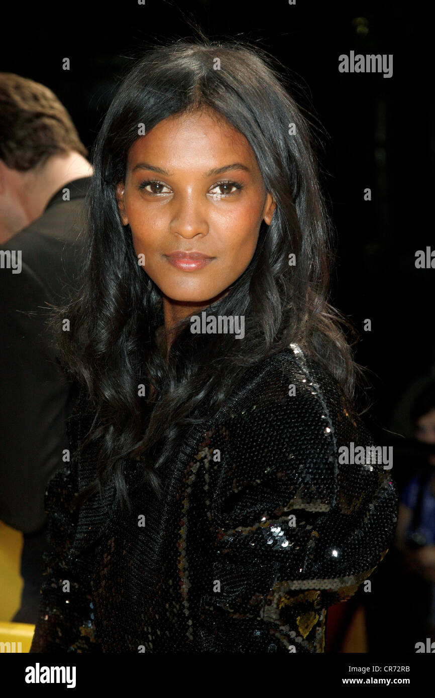 Kebede, Liya, * 3.1.1978, modello di moda etiope, durante la prima cinematografica tedesca di 'Debert Flower', Cinestar Berlin, Germania, 9.9.2009, Foto Stock