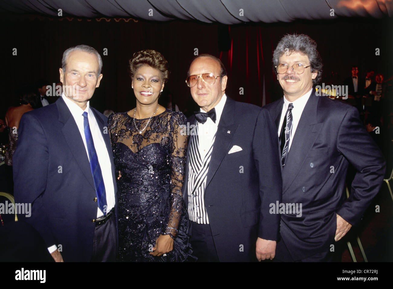 Warwick, Dionne, * 12.12.1941, cantante statunitense, foto di gruppo, con Reinhard Mohn, Clive Davis e Thomas Stein, Bertelsmann Party in occasione del 60th compleanno di Egmont 'Monti' Lueftner, Monaco, 18.11.1991, Foto Stock