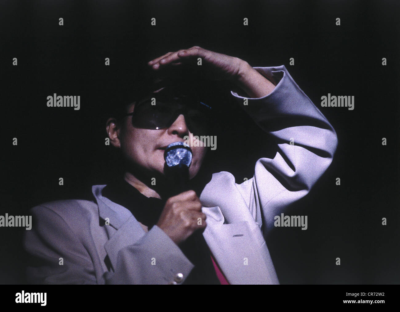 ONO, Yoko, * 18.2.1933, artista giapponese, vedova di John Lennon, ritratto, canto, circa 1980s, Foto Stock