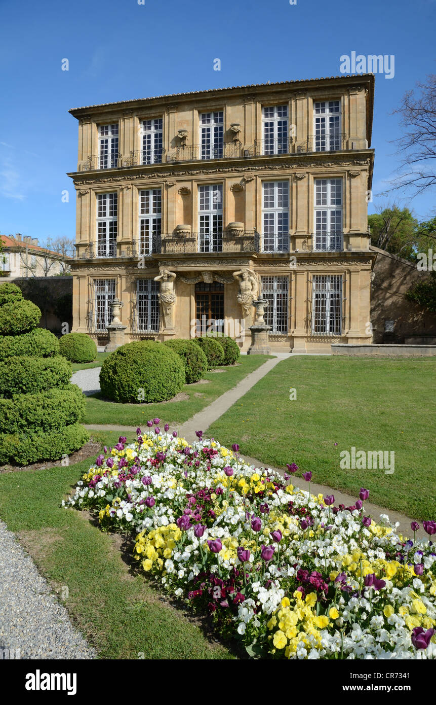 Pavillon Vendôme Bastide o Country House e giardini con molla aiuole di fiori di Aix-en-Provence Provence Francia Foto Stock