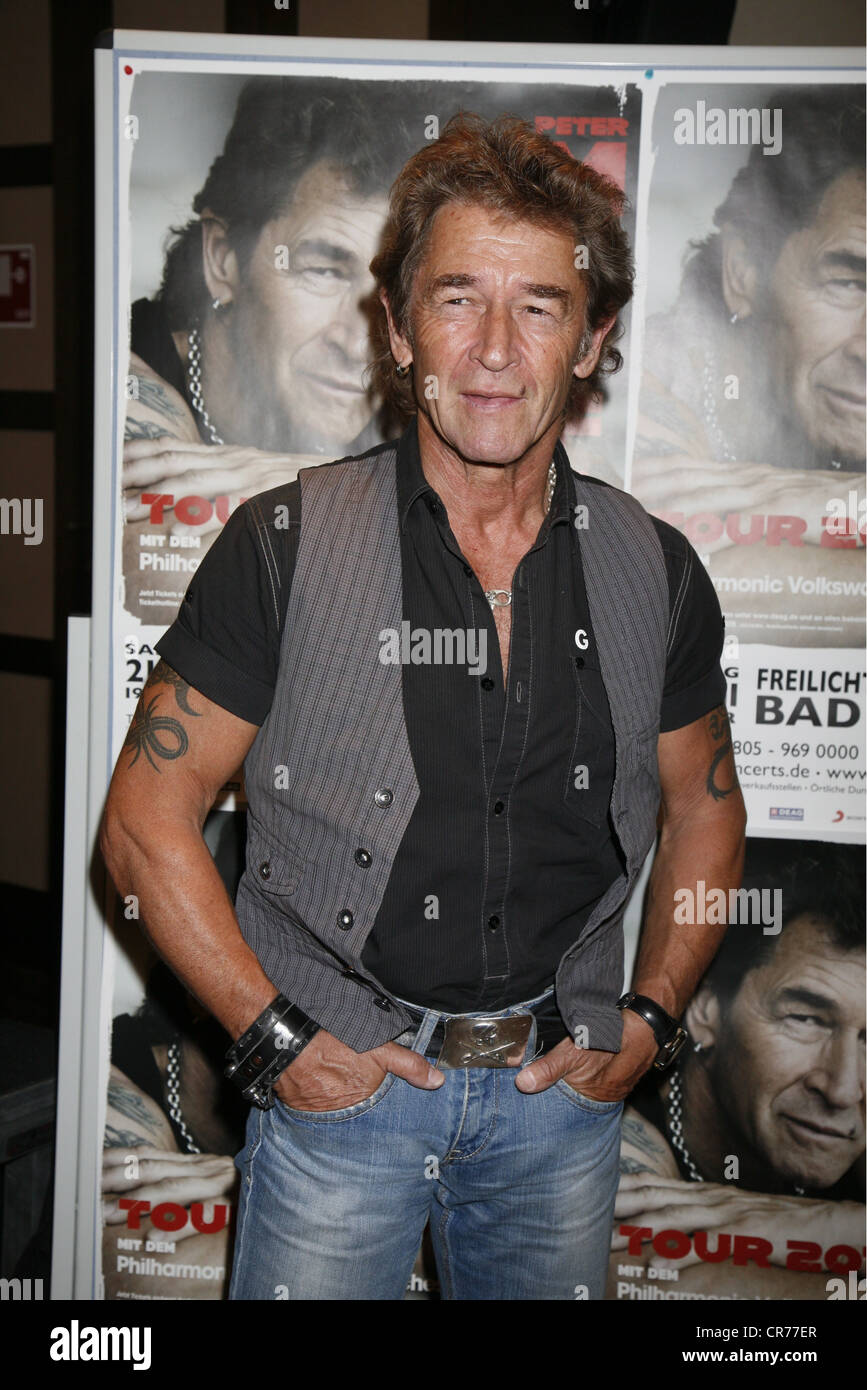 Maffay, Peter, * 30.8.1949, musicista tedesco (cantante rock), a metà durata, durante il suo tour del concerto 2010, Amburgo, Germania, 16.4.2010, Foto Stock