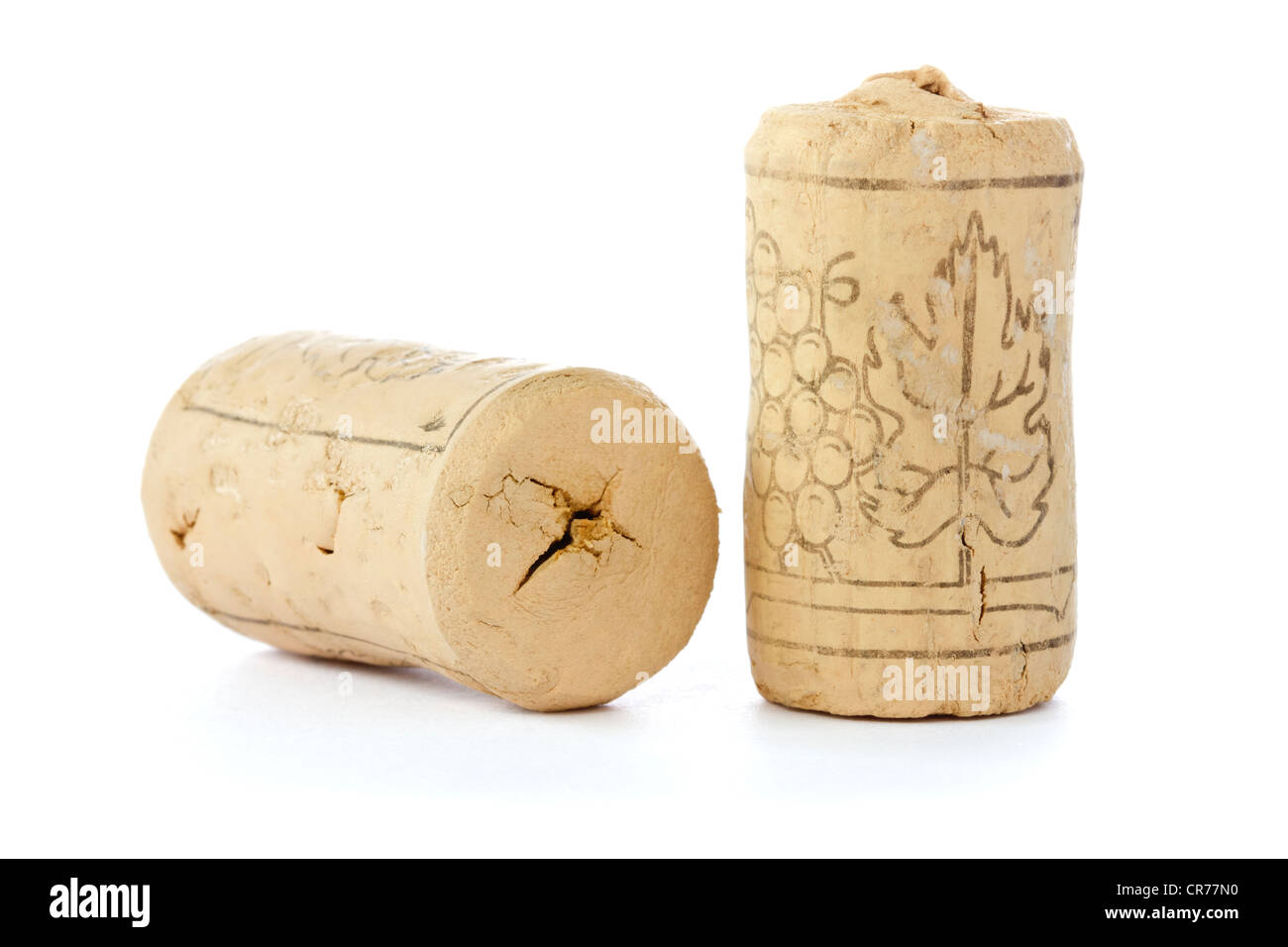 Due tappi di sughero da bottiglie di vino su sfondo bianco Foto stock -  Alamy