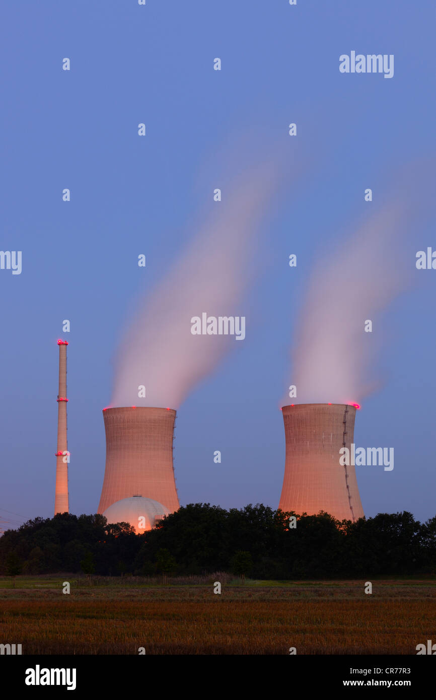E.ON Grafenrheinfeld centrale nucleare, le torri di raffreddamento, vicino a Schweinfurt, Baviera, Germania, Europa Foto Stock