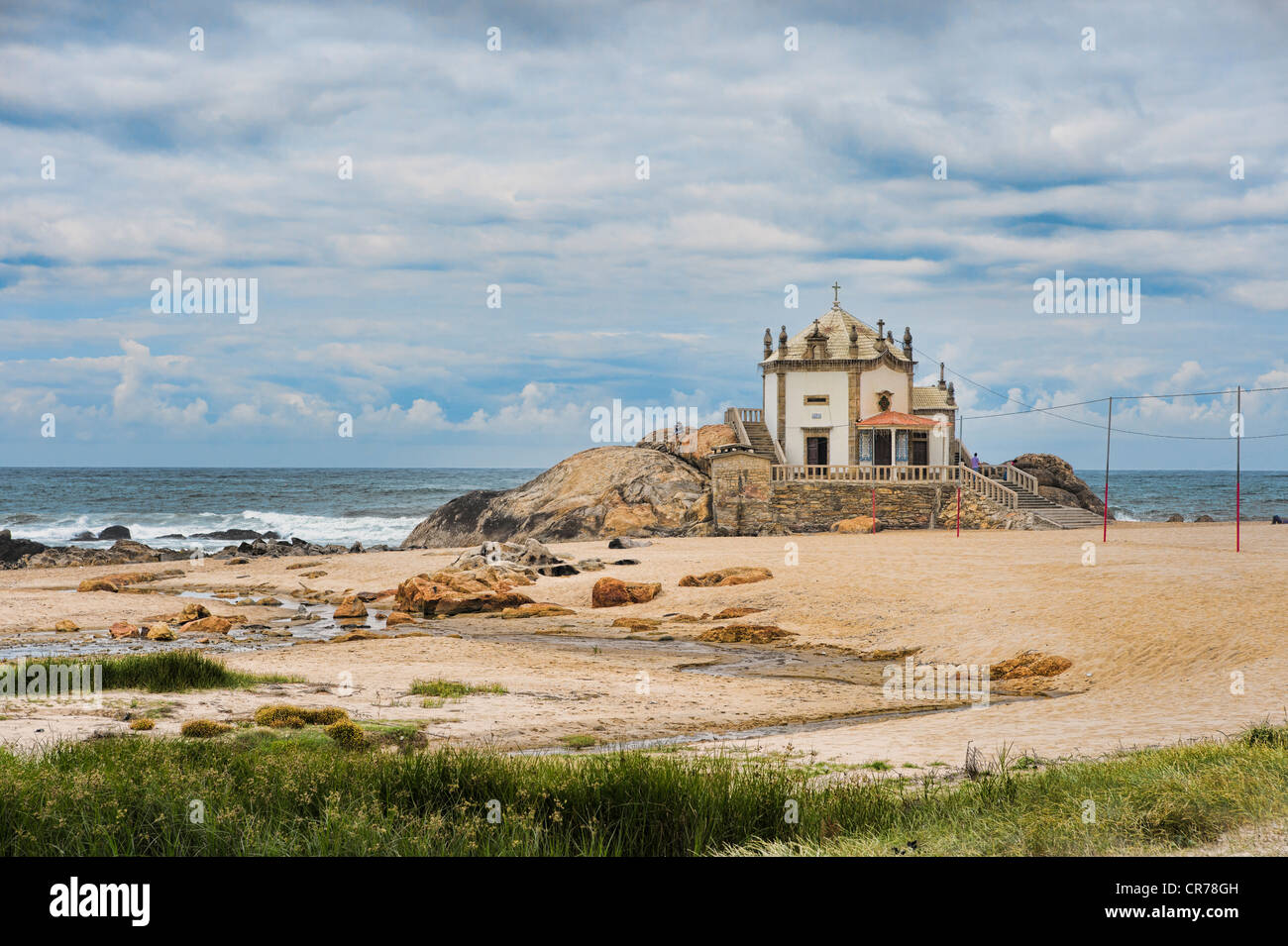 Capela do Senhor da Pedra, Miramar, Granja Beach sulla costa atlantica vicino a Porto, Portogallo Foto Stock