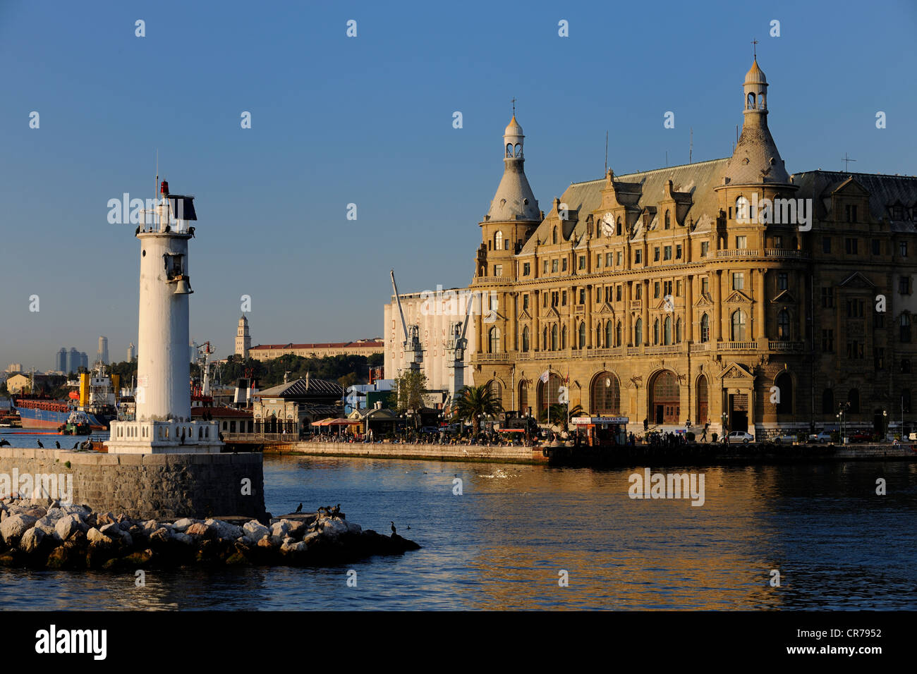 Turchia, Istanbul, parte asiatica, Kadikoy District, Haydarpasa Istasyonu Stazione ferroviaria inaugurato nel 1908 con il tedesco Neo Classic Foto Stock