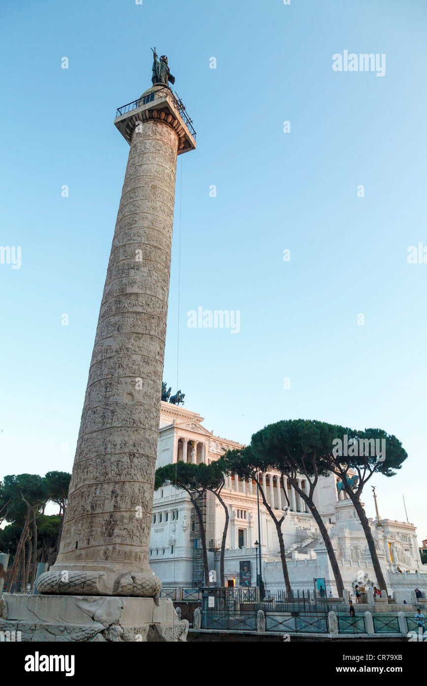 Colonna di Traiano sul Foro di Traiano, Roma Foto Stock
