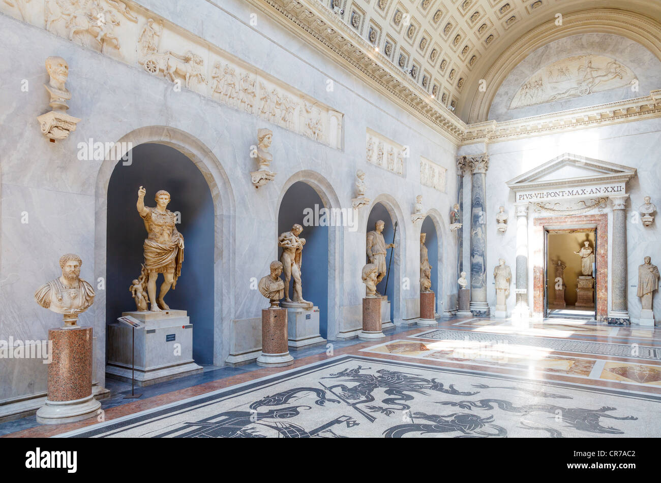 La nuova ala, Braccio Nuovo , nei Musei Vaticani Roma Italia Foto stock -  Alamy