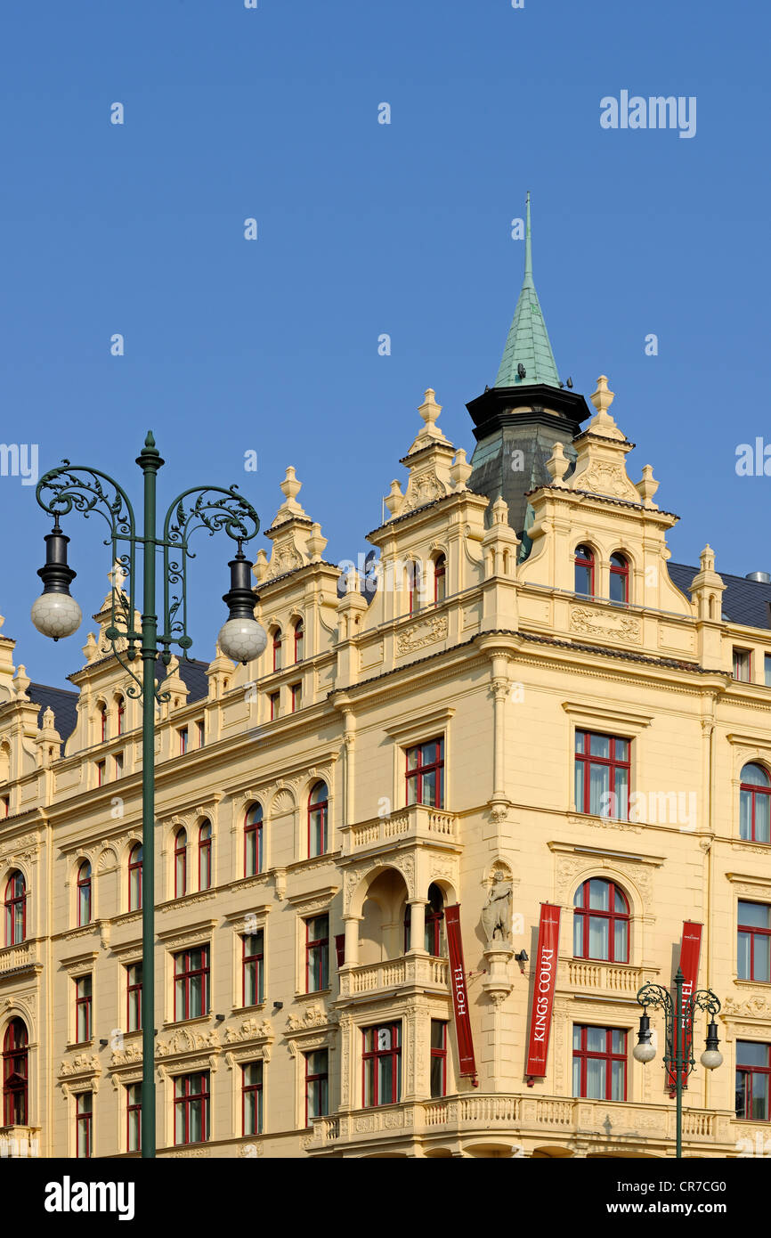 Una magnifica facciata in stile art nouveau, sulla piazza della Repubblica, Praga, Boemia, Repubblica Ceca, Europa Foto Stock