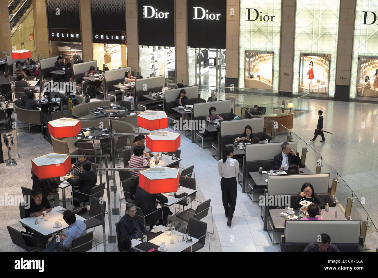 Interno della sistemazione di Landmark Center centro commerciale per lo shopping di Hong Kong Foto Stock